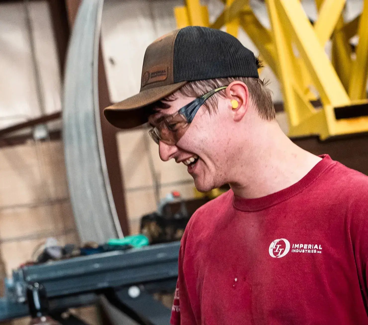 industrial-worker-smiling-safety-gear